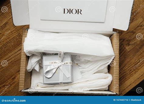 dior shipping cost